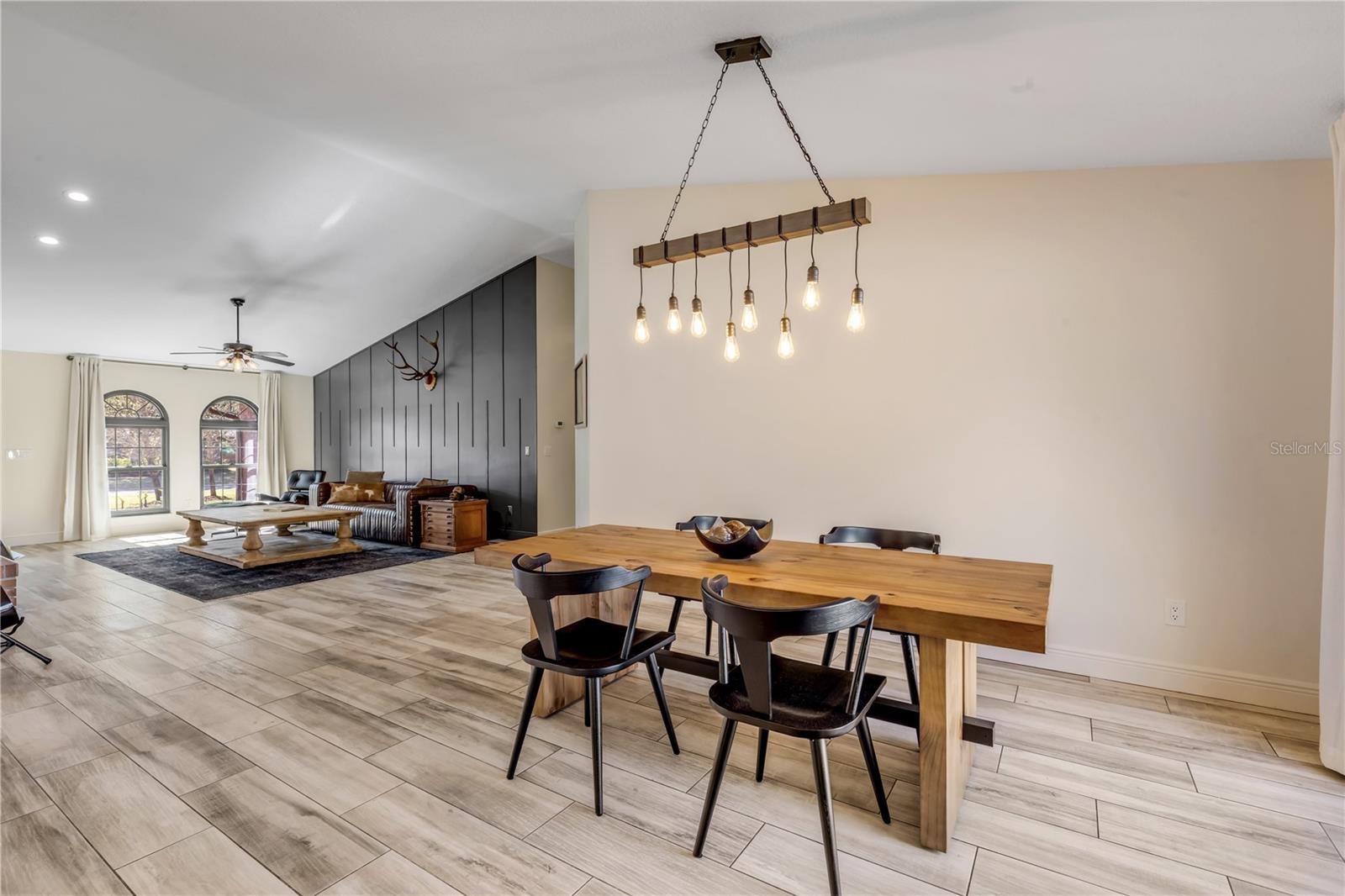 Image 14 of 72 For 171 Live Oak Court