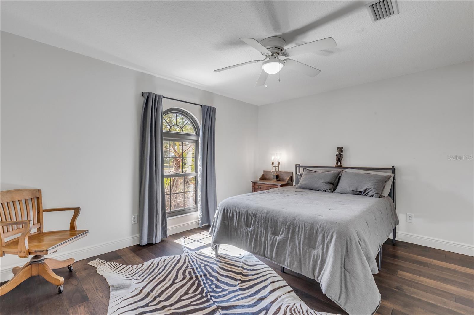 Image 23 of 72 For 171 Live Oak Court