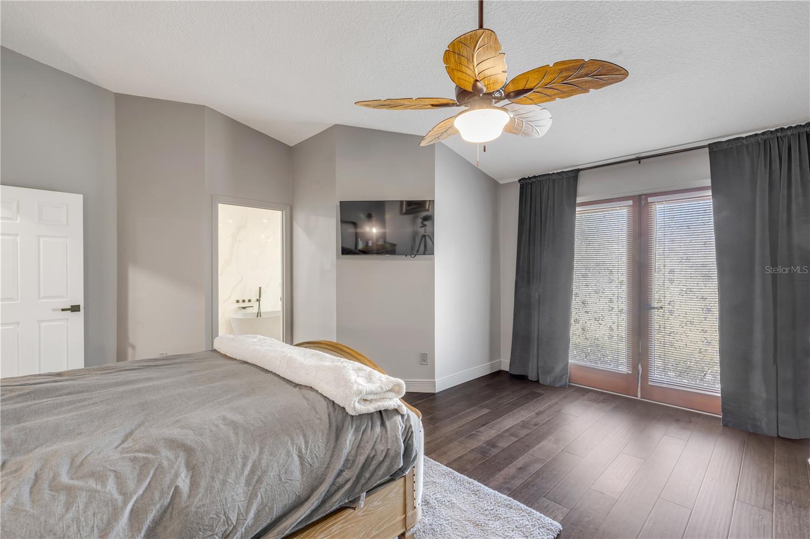 Image 35 of 72 For 171 Live Oak Court