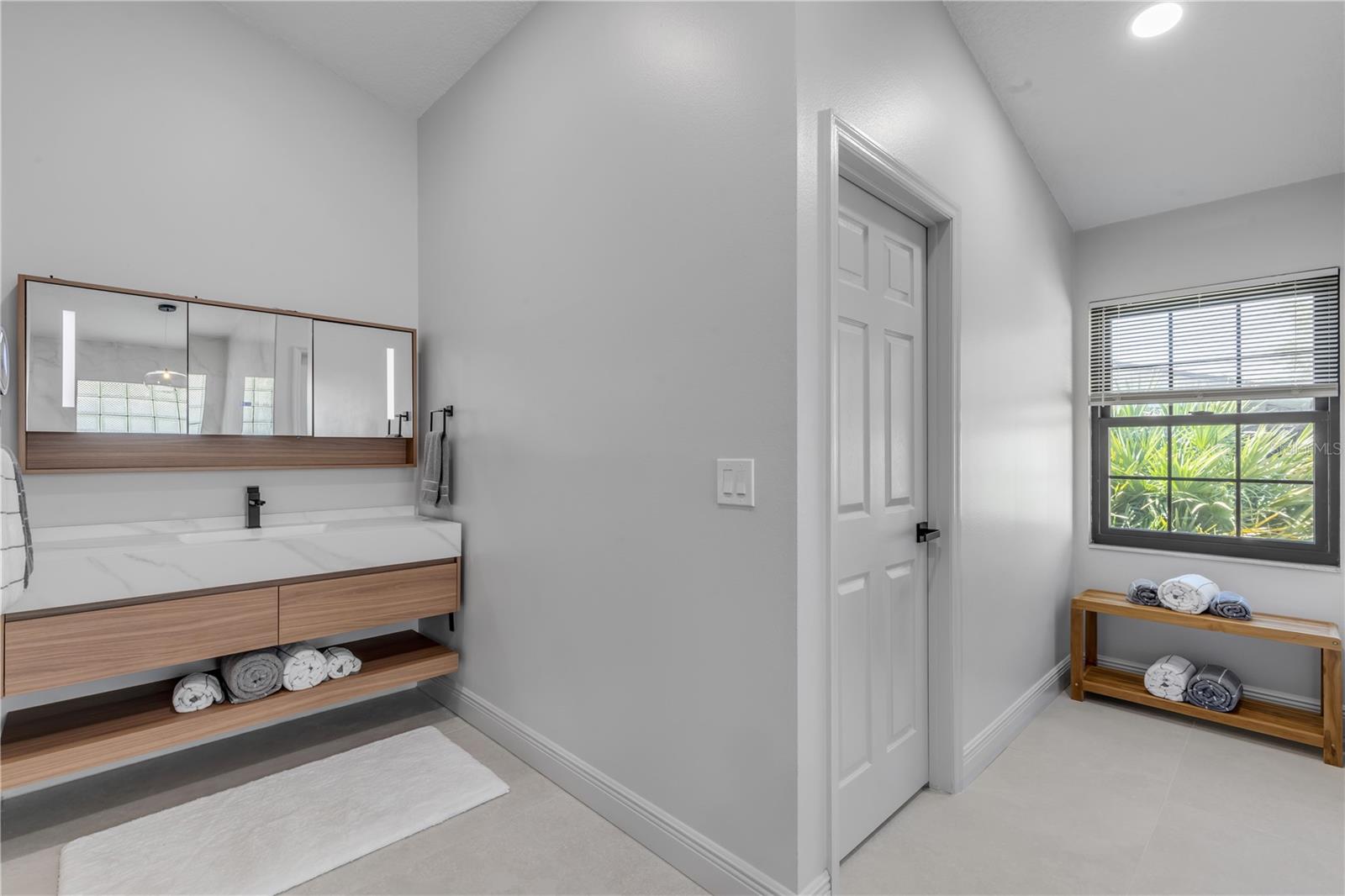 Image 37 of 72 For 171 Live Oak Court