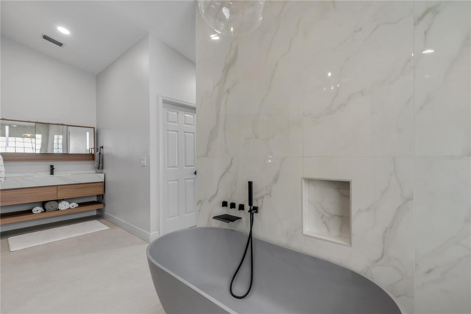 Image 43 of 72 For 171 Live Oak Court