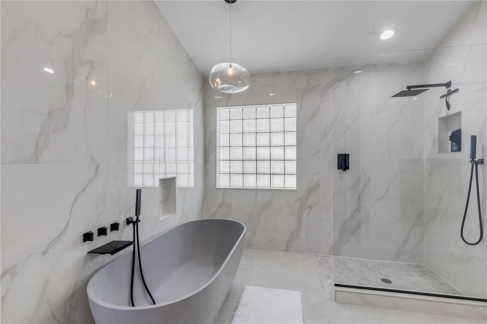 Image 44 of 72 For 171 Live Oak Court