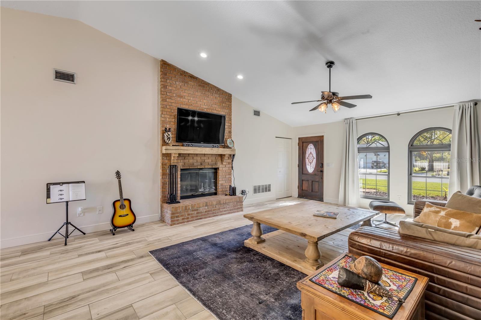 Image 6 of 72 For 171 Live Oak Court