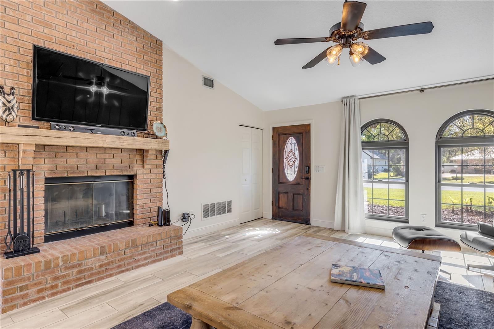 Image 7 of 72 For 171 Live Oak Court