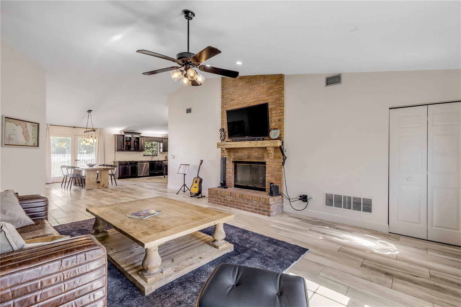 Image 9 of 72 For 171 Live Oak Court