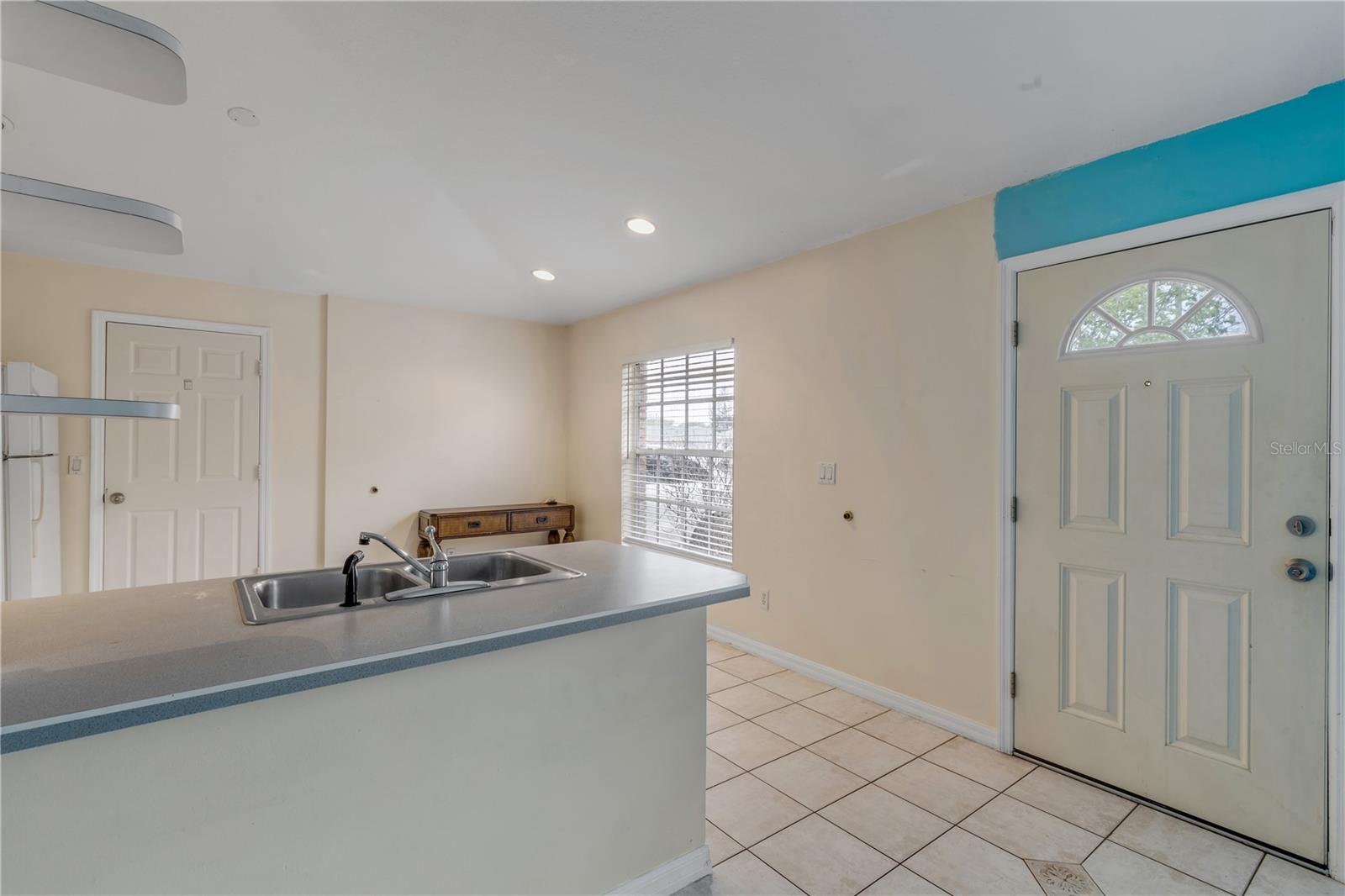 Image 10 of 49 For 711 River Oaks Circle