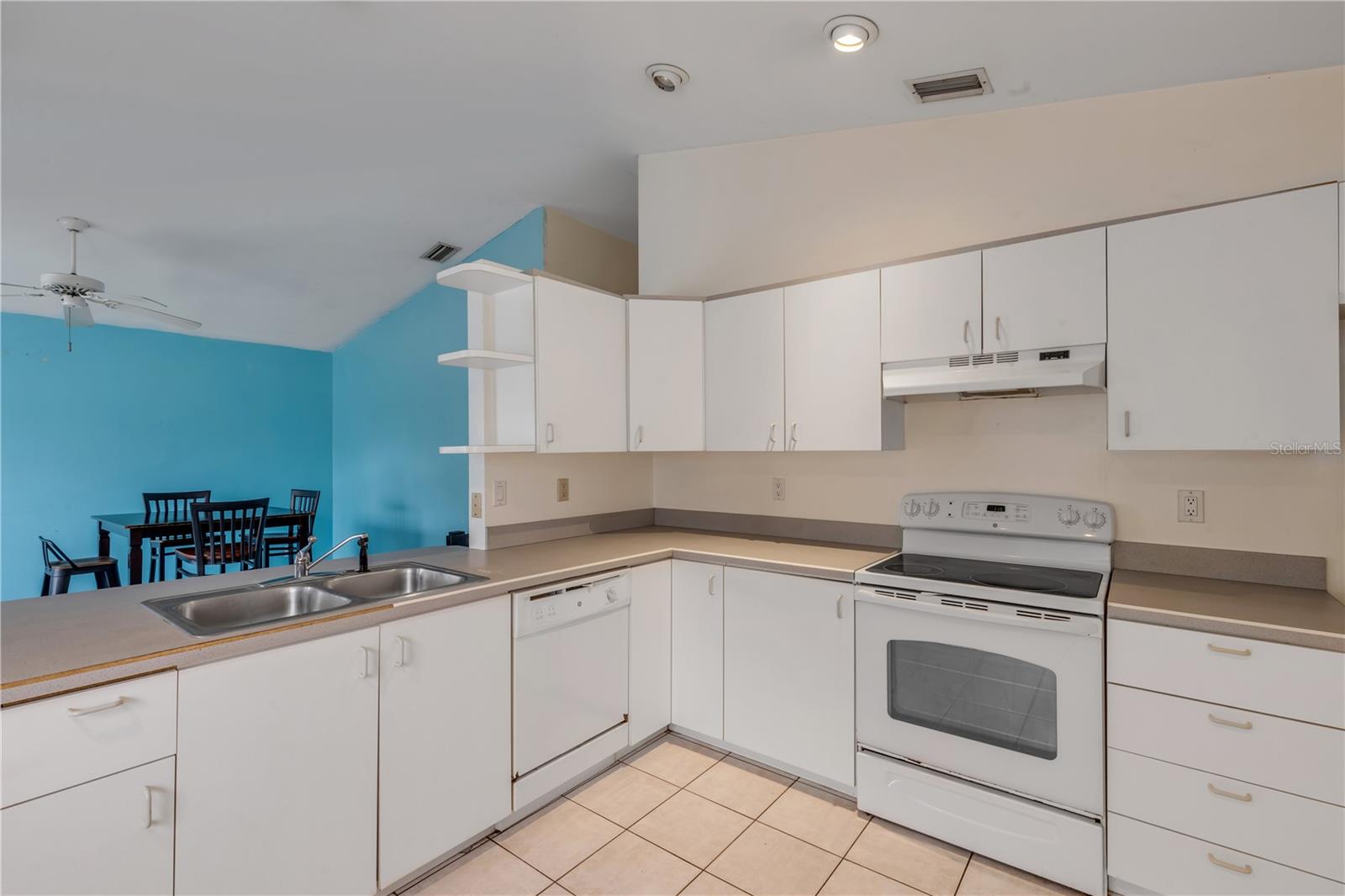 Image 13 of 49 For 711 River Oaks Circle