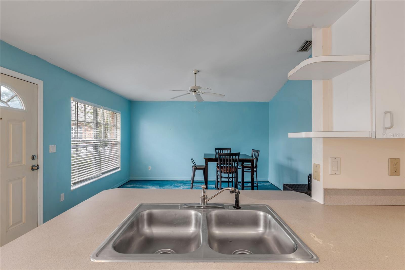 Image 14 of 49 For 711 River Oaks Circle