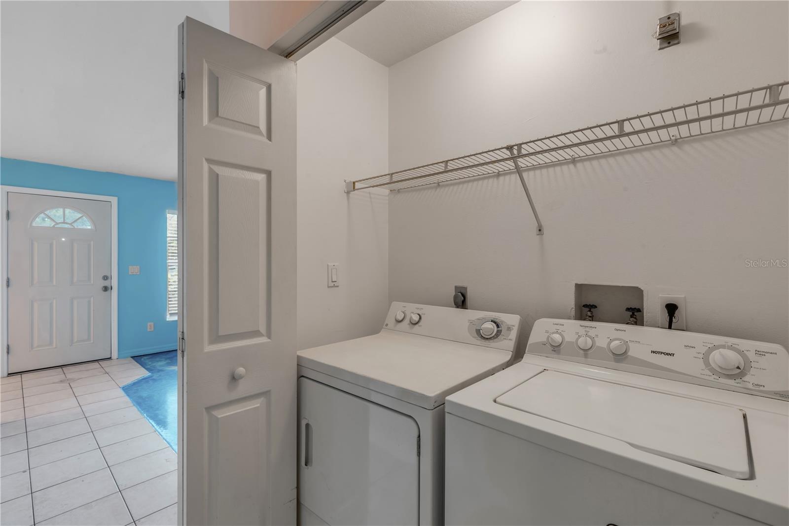 Image 19 of 49 For 711 River Oaks Circle