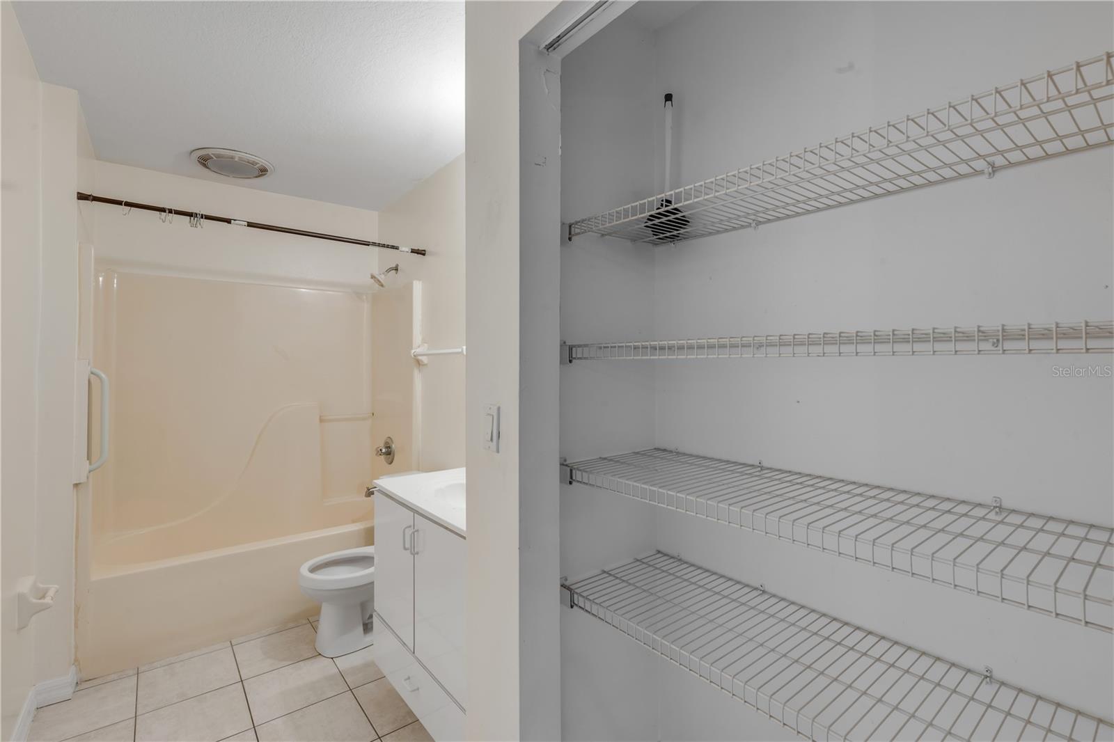 Image 20 of 49 For 711 River Oaks Circle