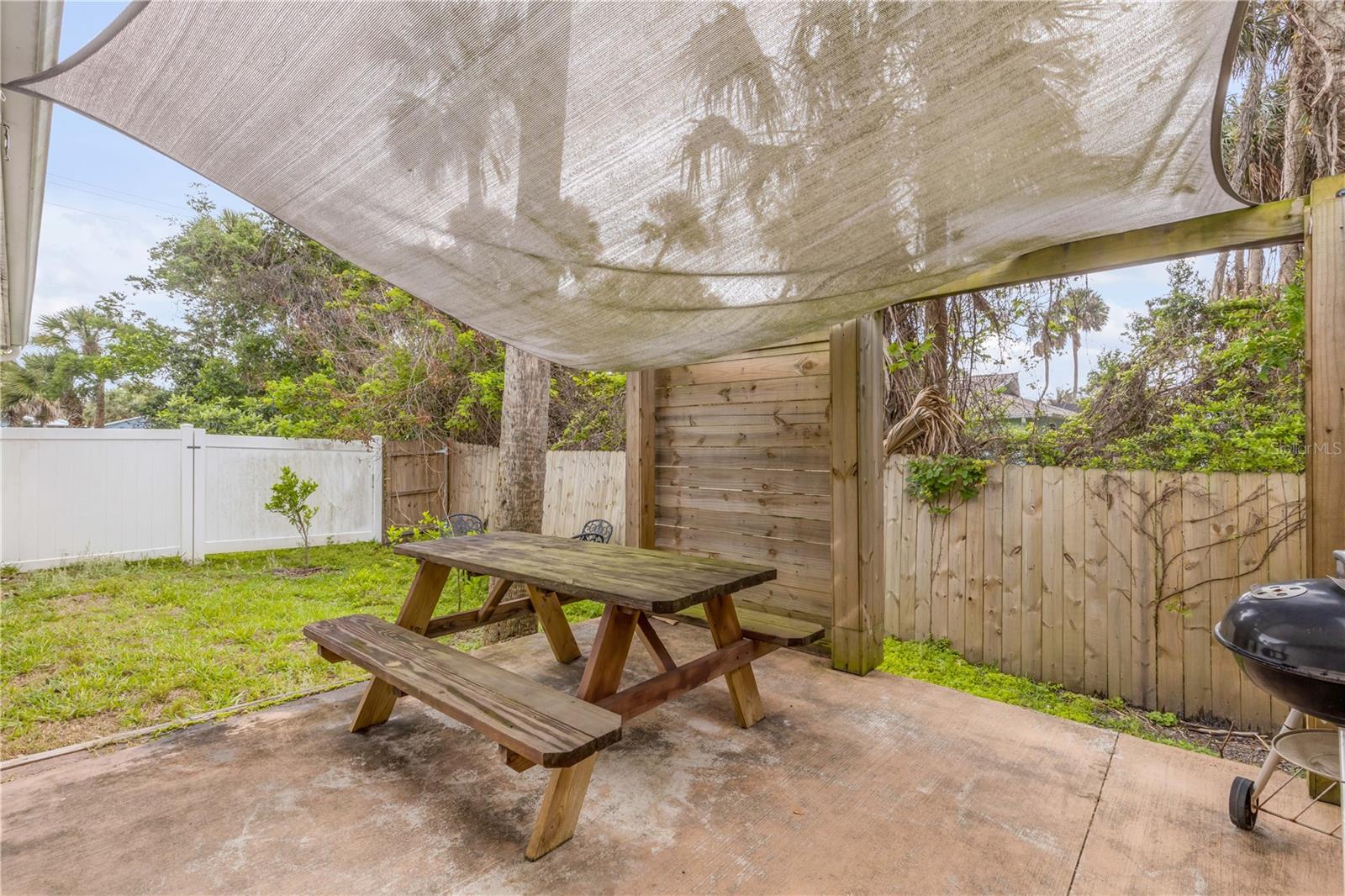 Image 31 of 49 For 711 River Oaks Circle