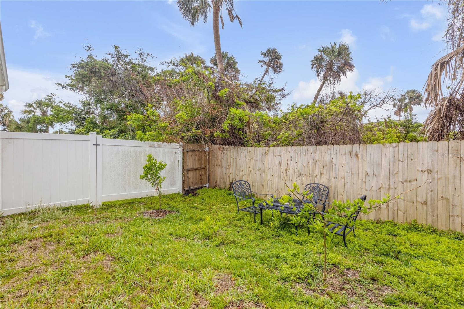 Image 35 of 49 For 711 River Oaks Circle