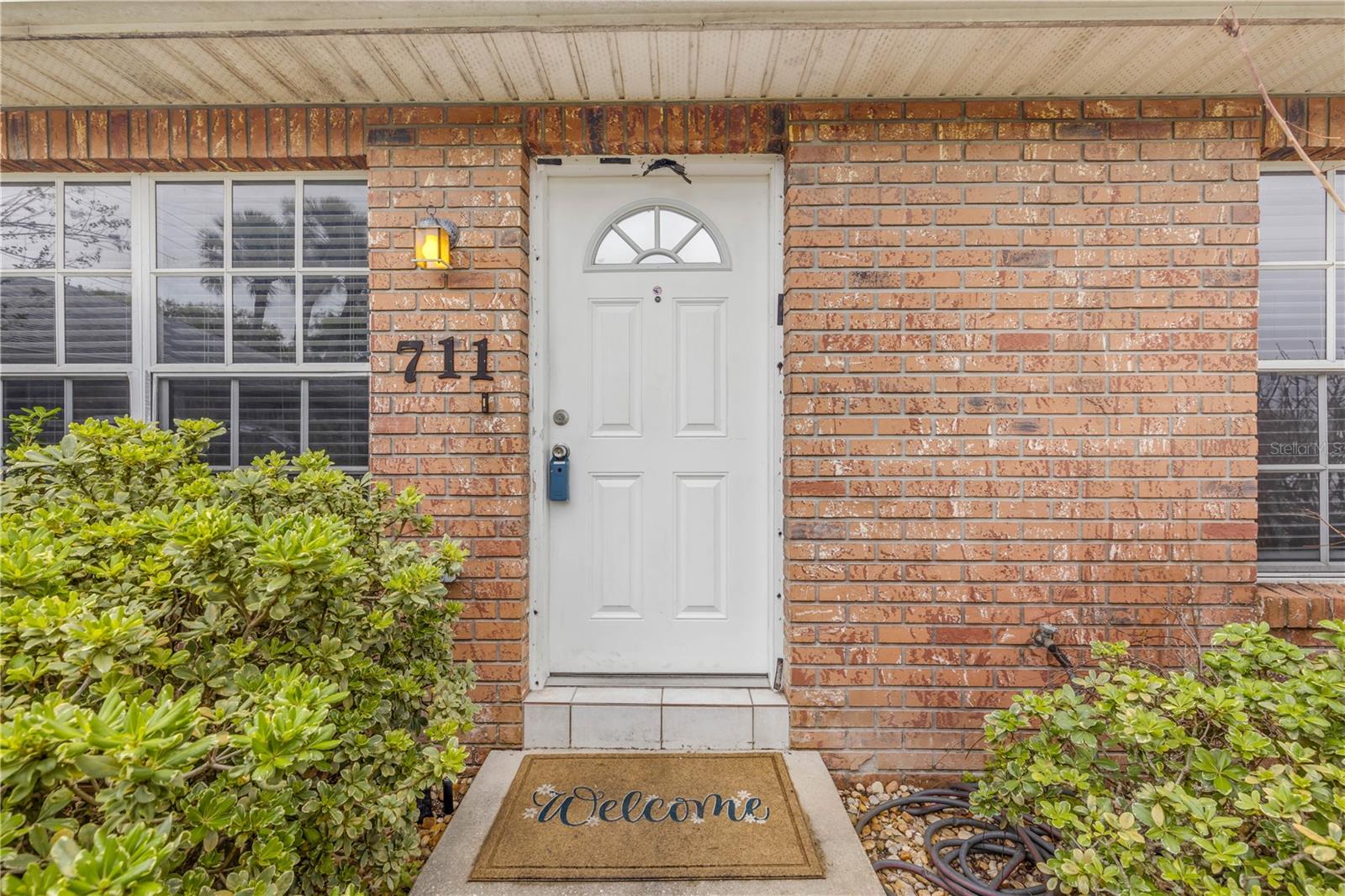 Image 6 of 49 For 711 River Oaks Circle