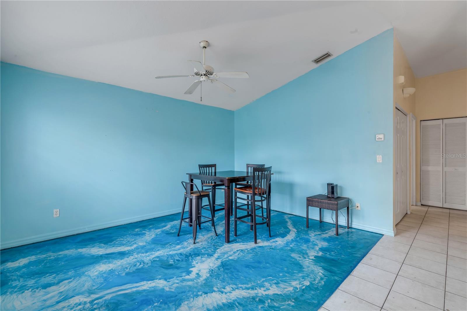 Image 8 of 49 For 711 River Oaks Circle