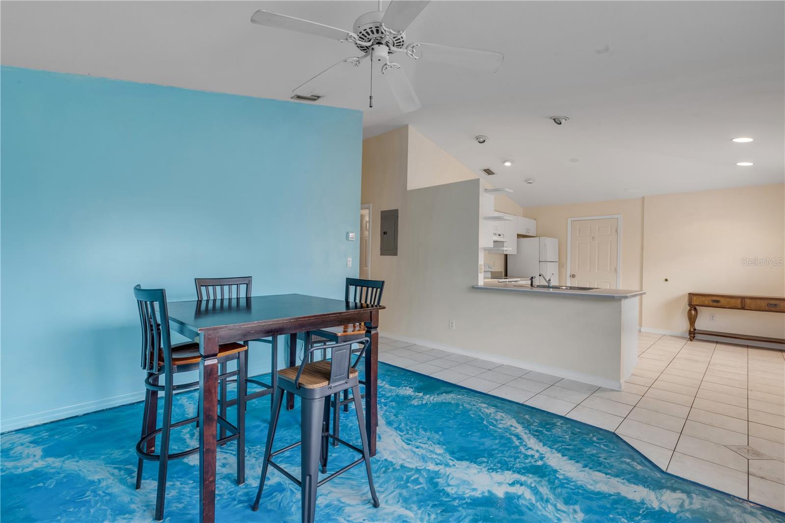 Image 9 of 49 For 711 River Oaks Circle