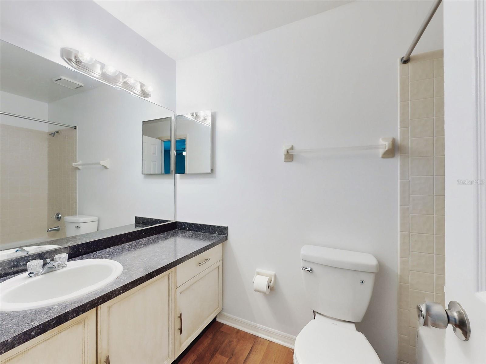 Image 18 of 33 For 4214 Sun Village Court 380