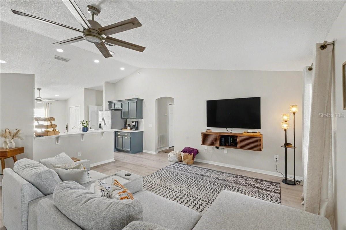 Image 14 of 42 For 342 Mariners Gate Drive