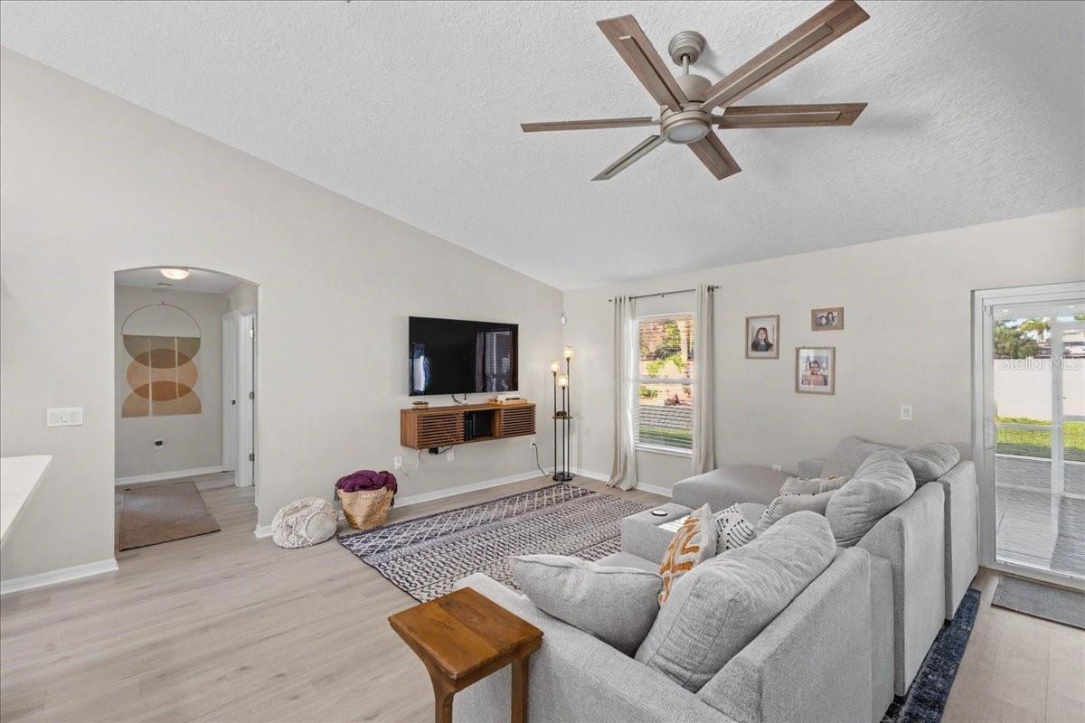 Image 15 of 42 For 342 Mariners Gate Drive