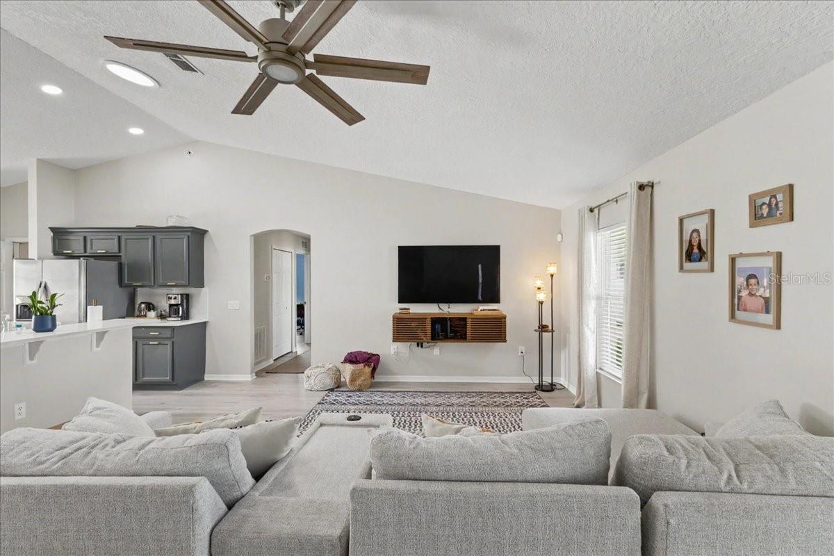 Image 16 of 42 For 342 Mariners Gate Drive