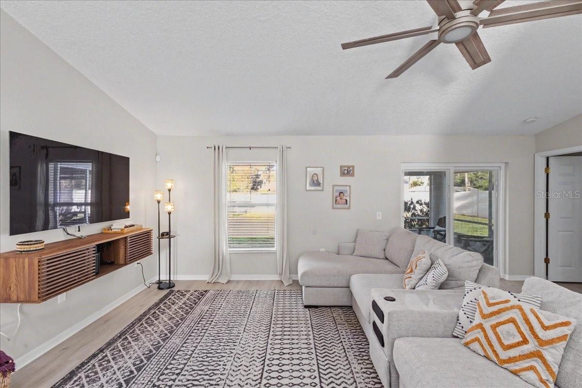 Image 17 of 42 For 342 Mariners Gate Drive