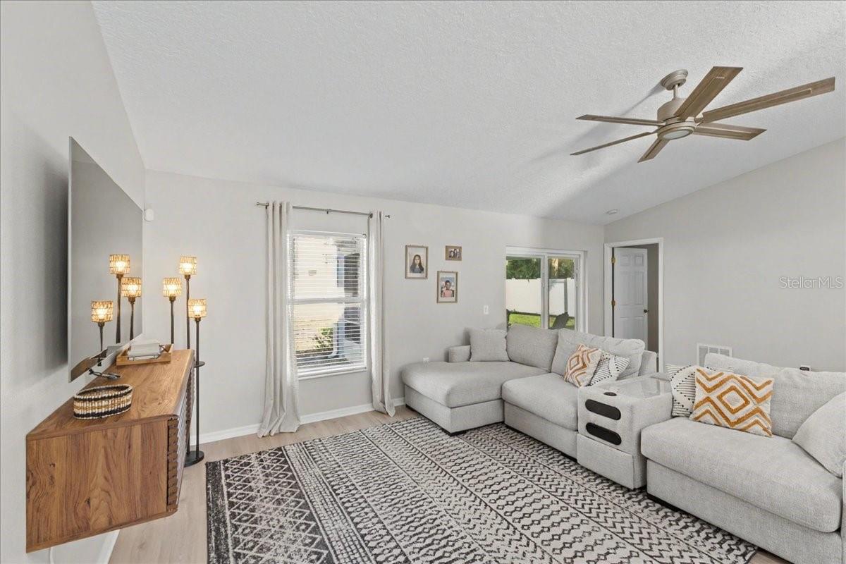 Image 18 of 42 For 342 Mariners Gate Drive