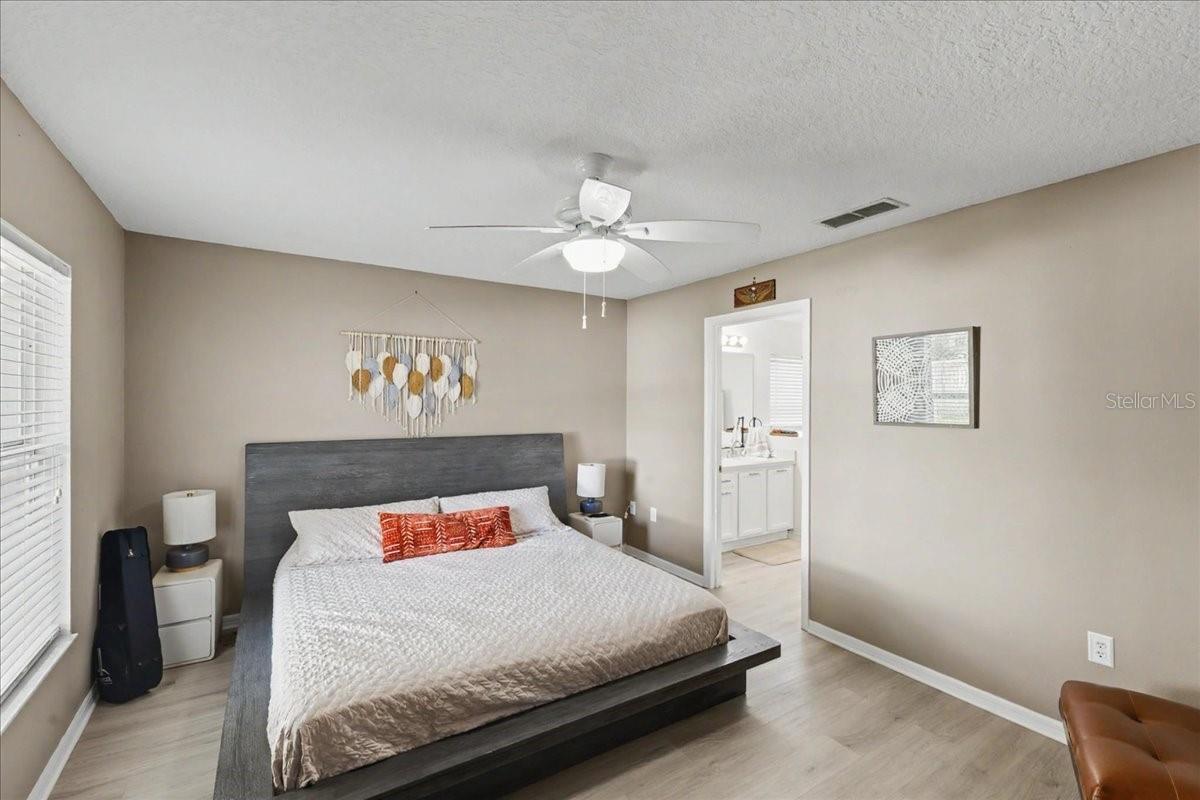 Image 20 of 42 For 342 Mariners Gate Drive