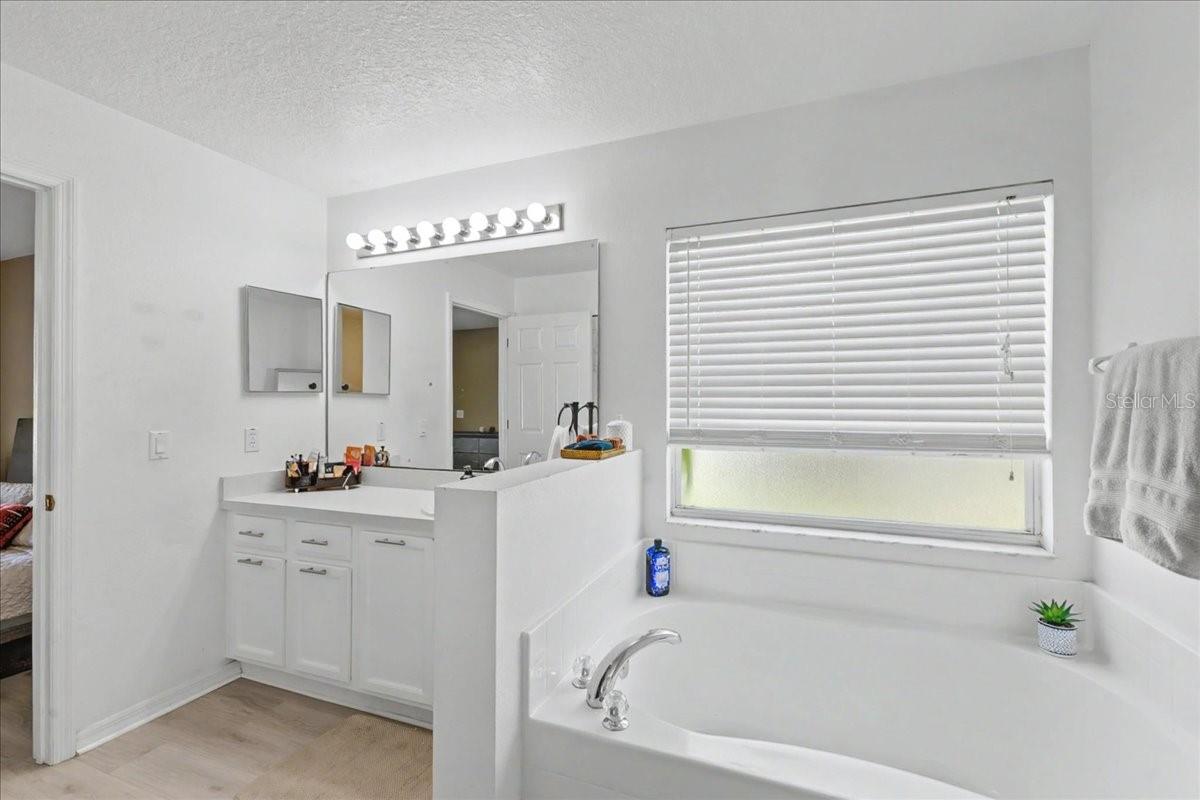 Image 23 of 42 For 342 Mariners Gate Drive