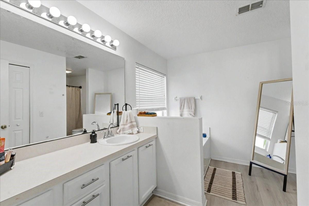 Image 24 of 42 For 342 Mariners Gate Drive