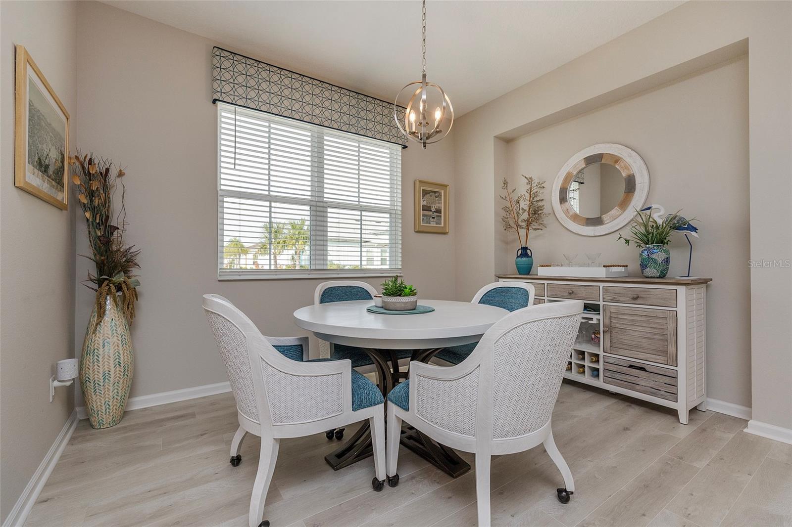 Image 15 of 37 For 572 Landshark Boulevard