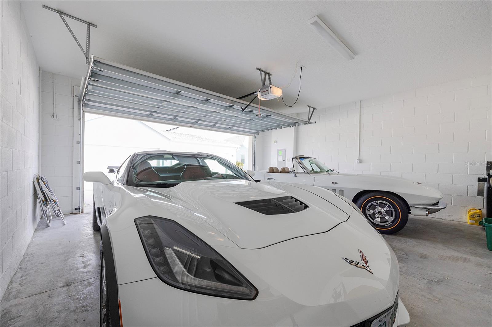 Image 17 of 37 For 572 Landshark Boulevard