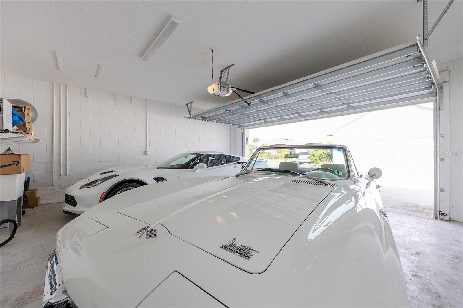 Image 18 of 37 For 572 Landshark Boulevard