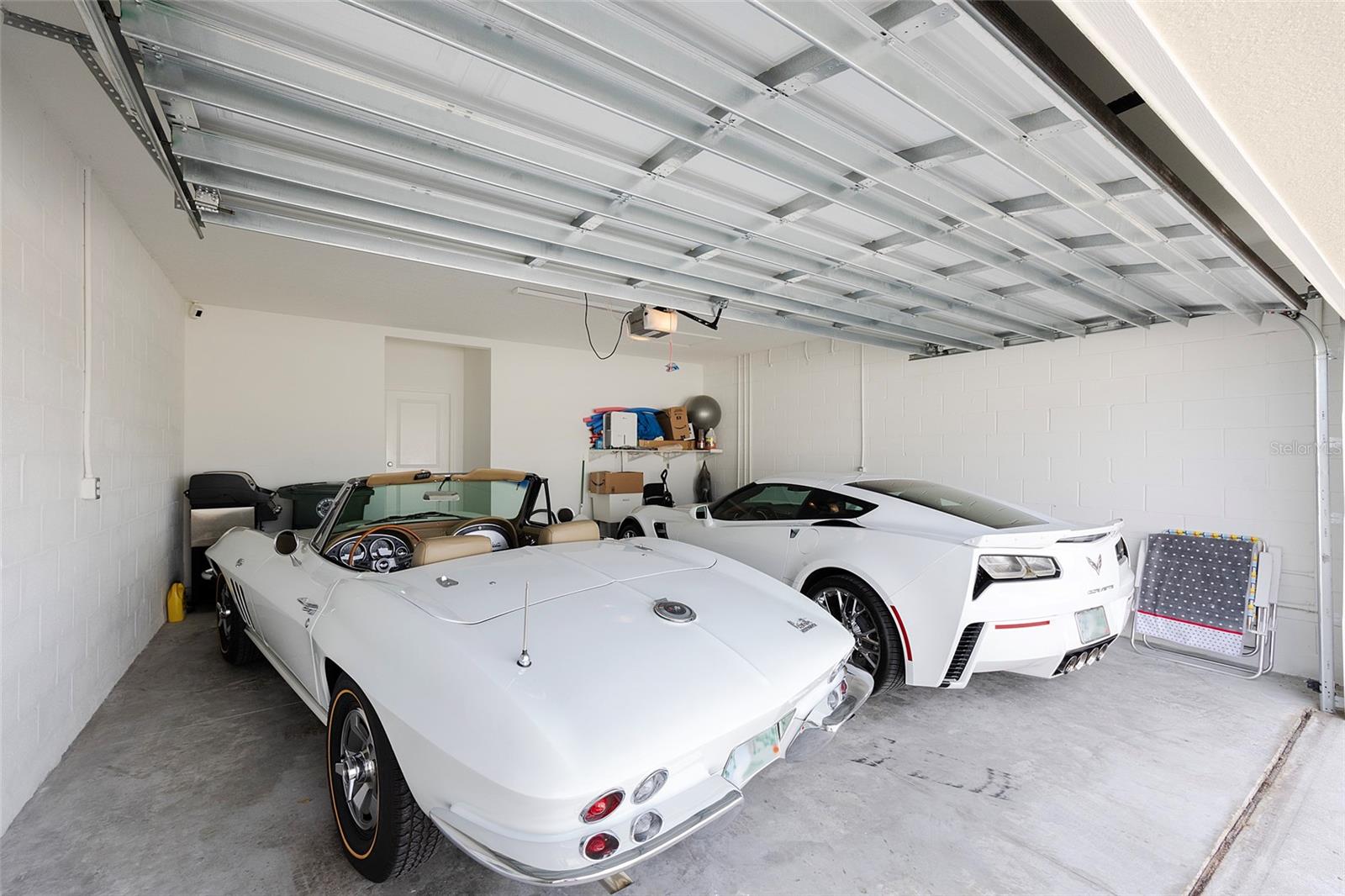 Image 19 of 37 For 572 Landshark Boulevard