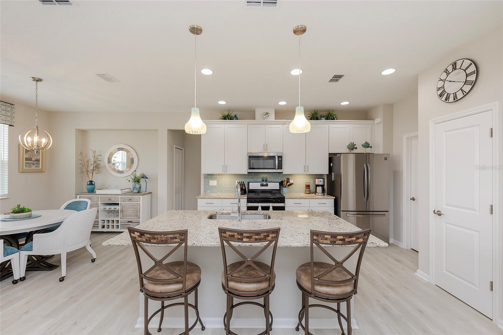 Image 23 of 37 For 572 Landshark Boulevard