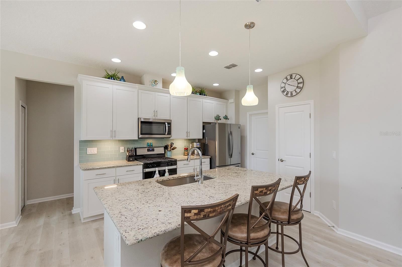 Image 24 of 37 For 572 Landshark Boulevard