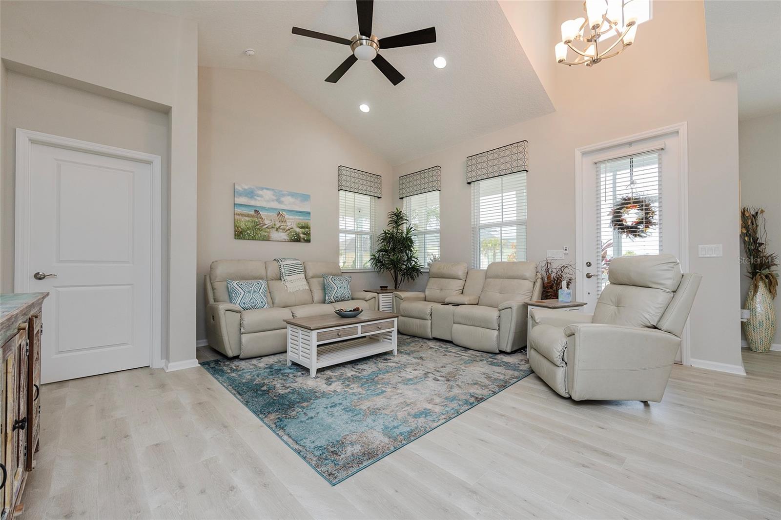 Image 29 of 37 For 572 Landshark Boulevard