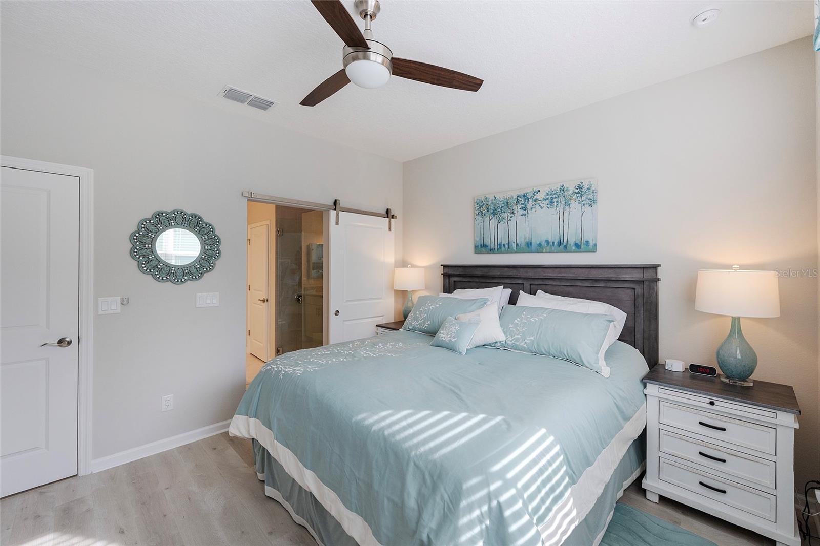 Image 9 of 37 For 572 Landshark Boulevard