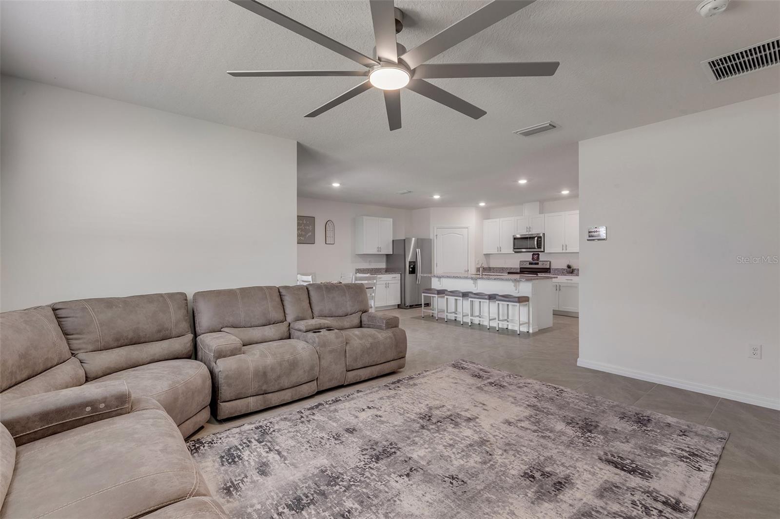 Image 11 of 47 For 8 Melogold Drive