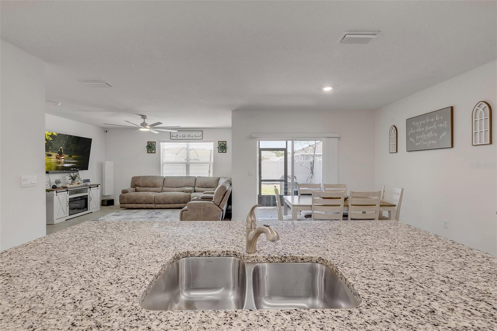 Image 21 of 47 For 8 Melogold Drive