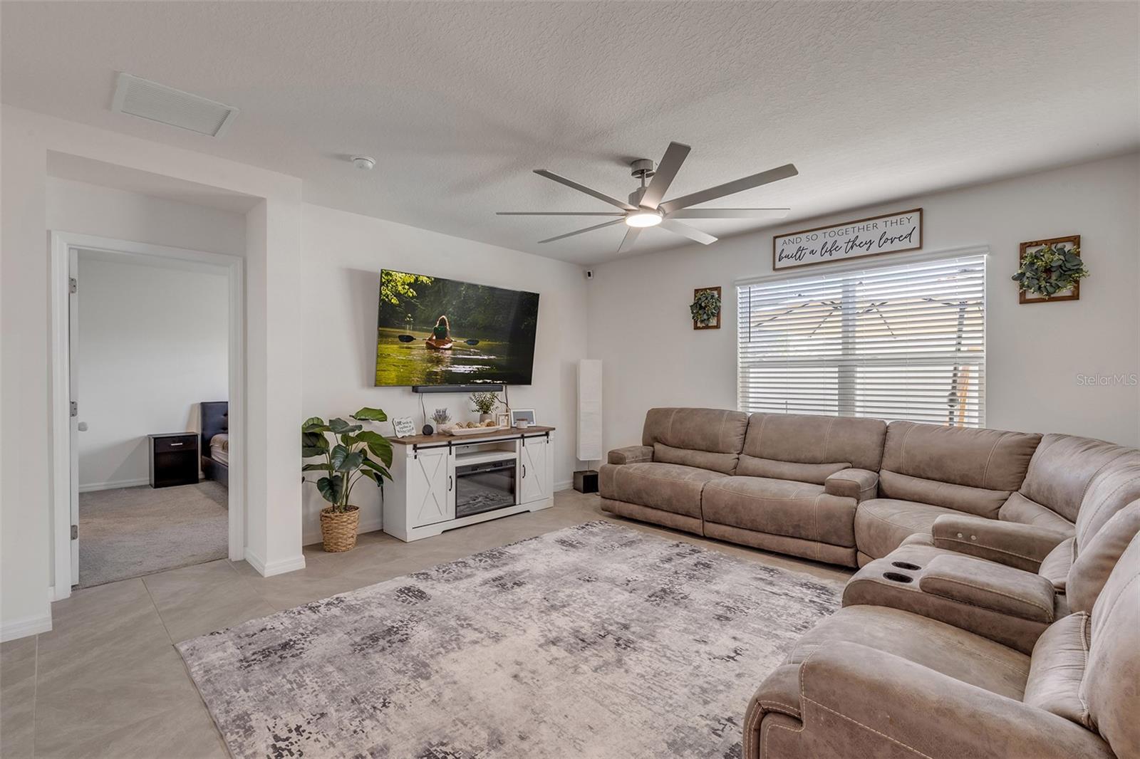 Image 9 of 47 For 8 Melogold Drive