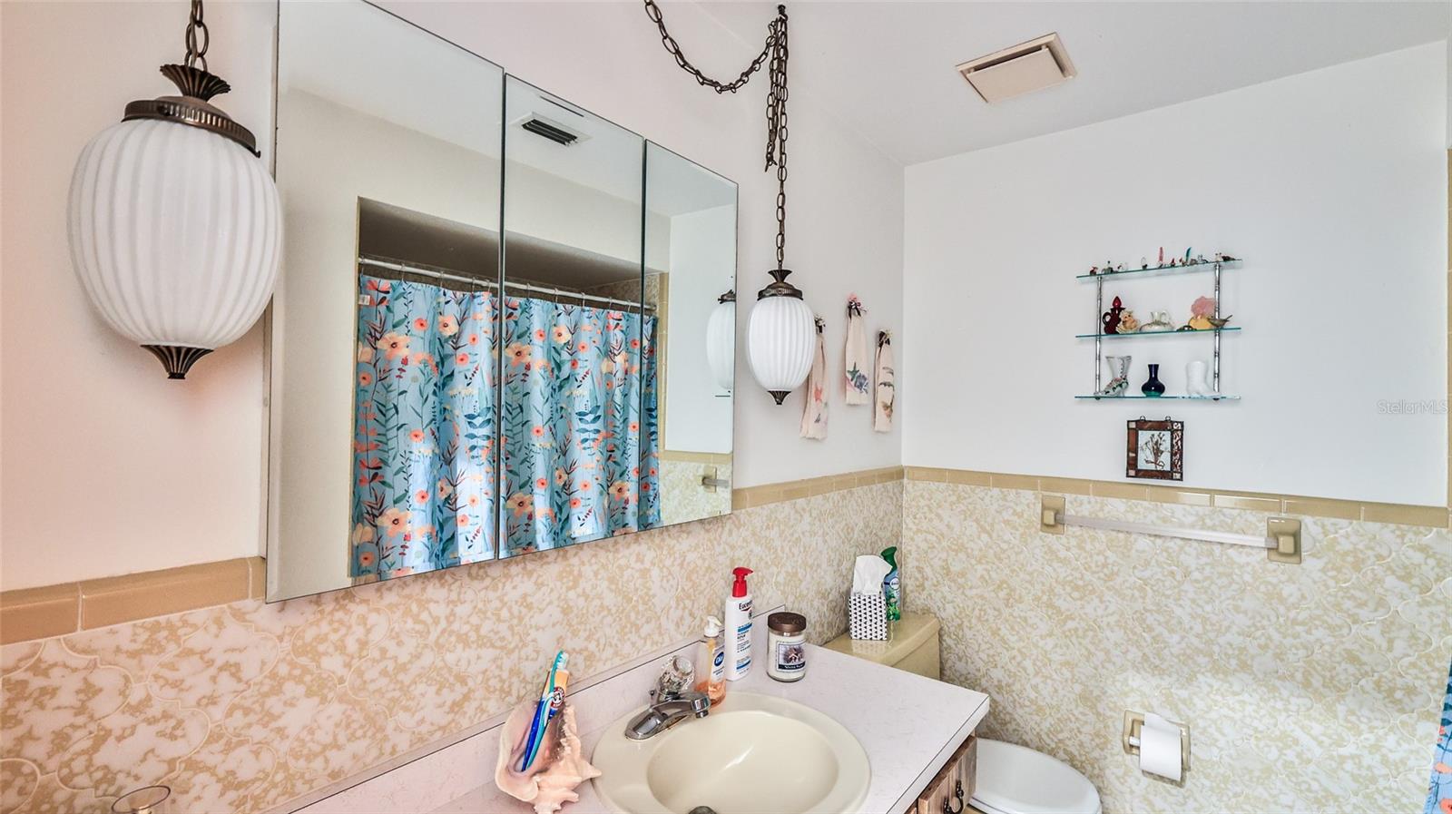 Image 4 of 38 For 2823 Royal Palm Drive