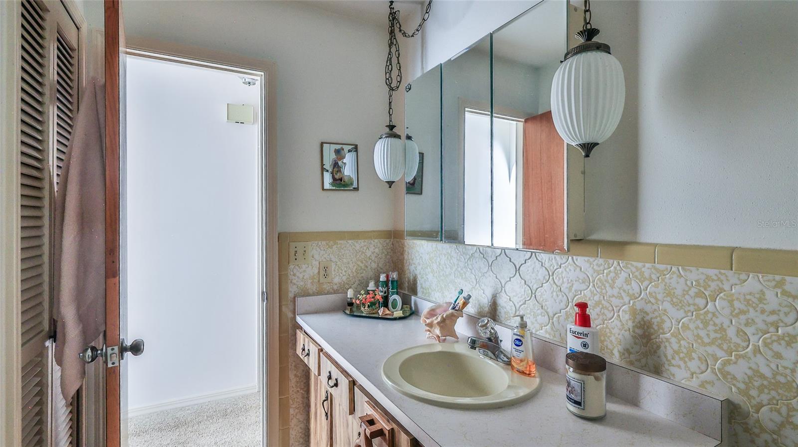 Image 6 of 38 For 2823 Royal Palm Drive
