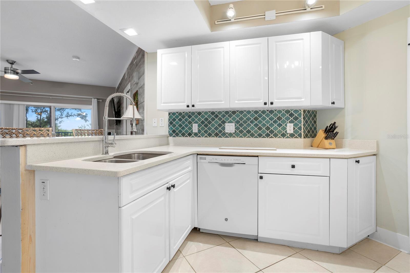 Image 27 of 46 For 5300 Atlantic Avenue 7-306