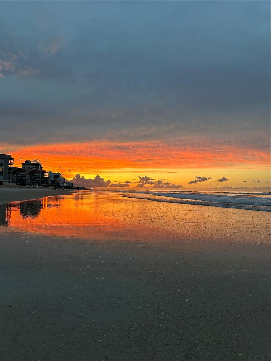 Image 4 of 46 For 5300 Atlantic Avenue 7-306