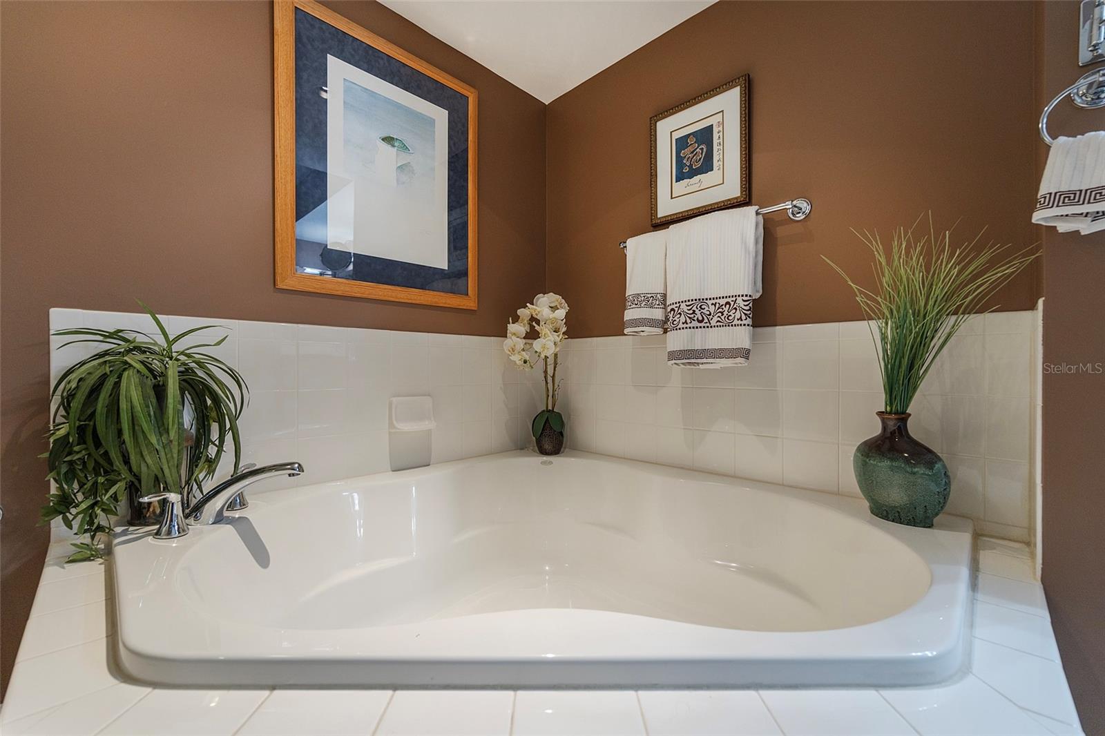 Image 28 of 53 For 4650 Links Village Drive D703