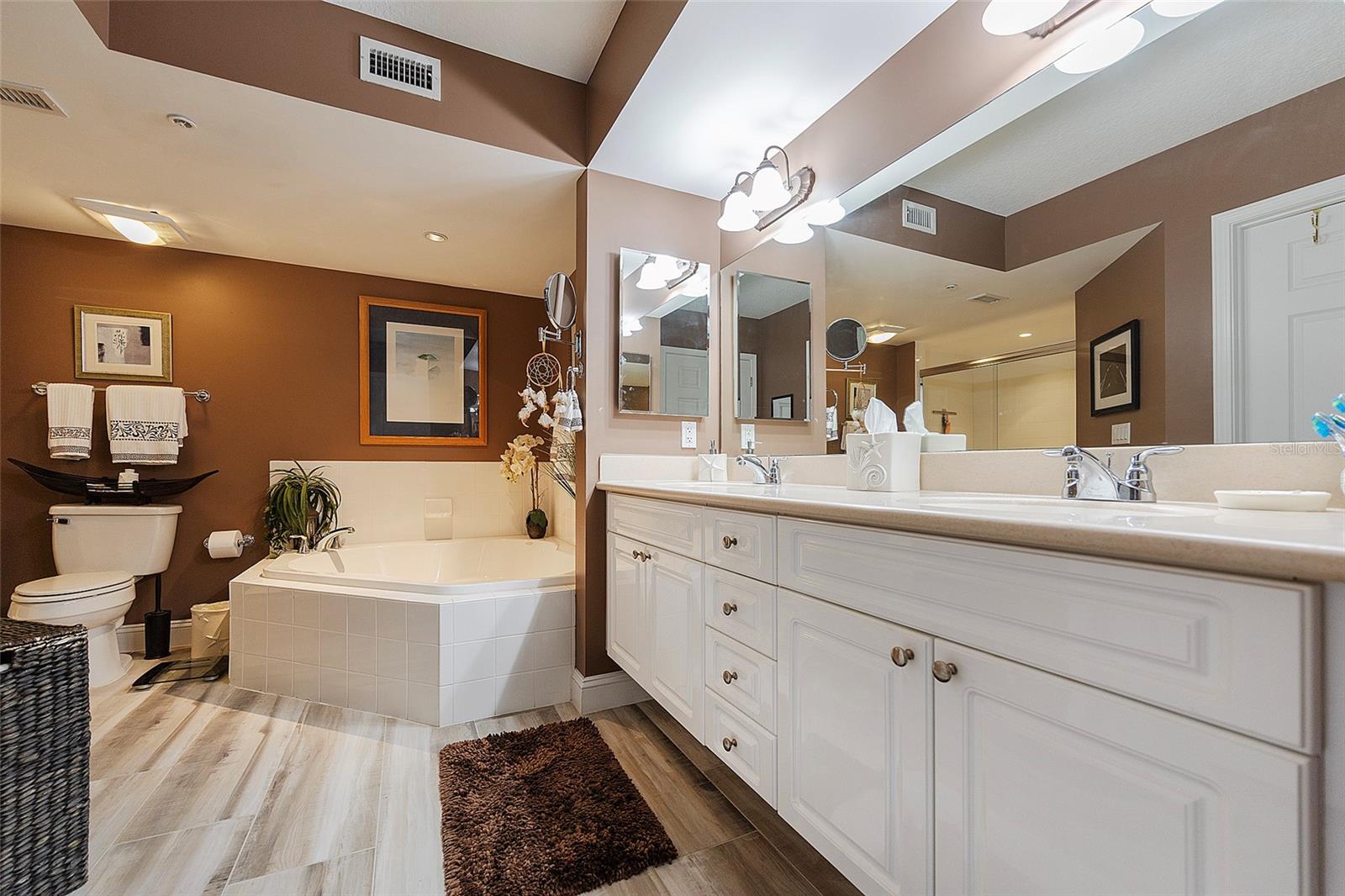 Image 32 of 53 For 4650 Links Village Drive D703