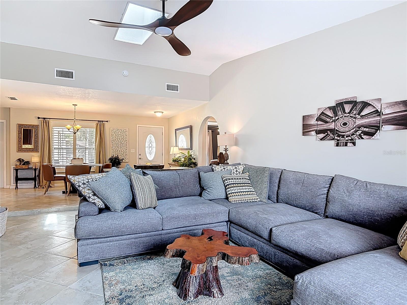 Image 15 of 22 For 1712 Needle Palm Drive