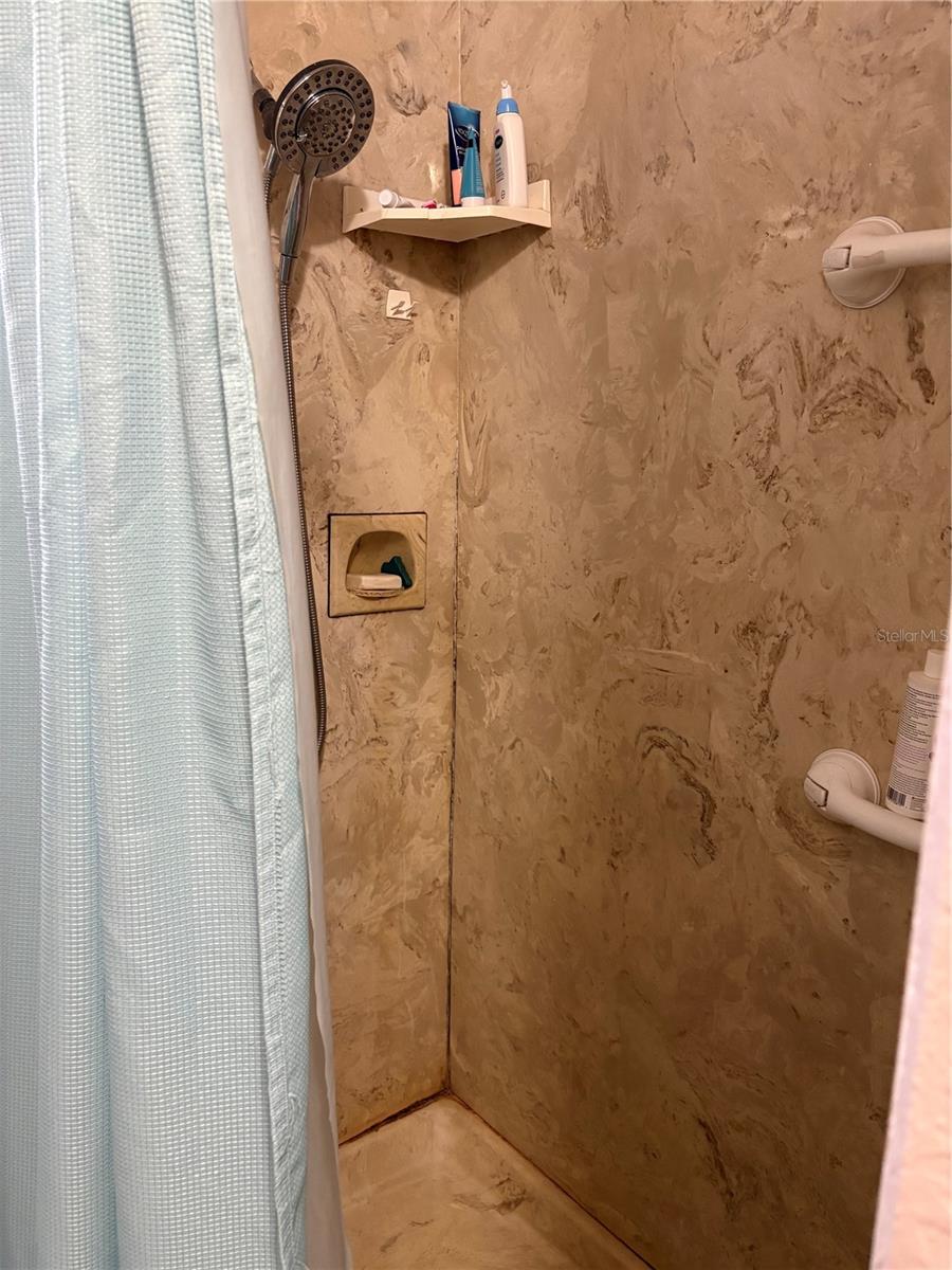 Image 6 of 10 For 2203 Lime Tree Drive