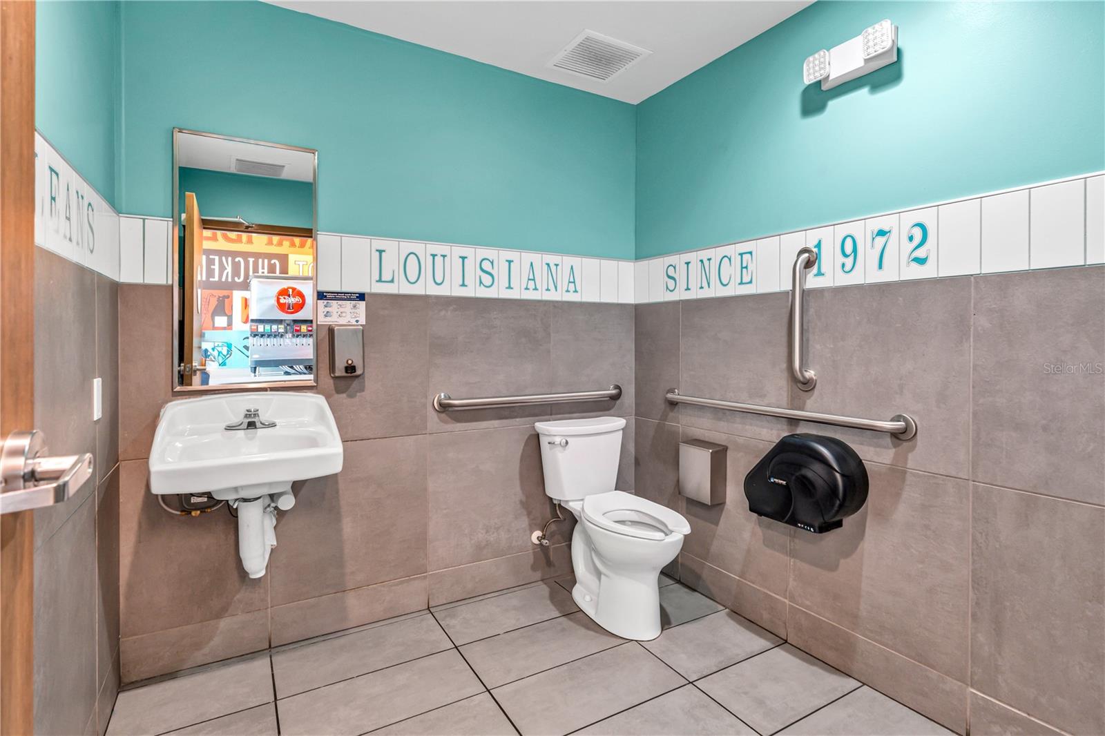 Image 17 of 36 For 2900 Ridgewood Avenue