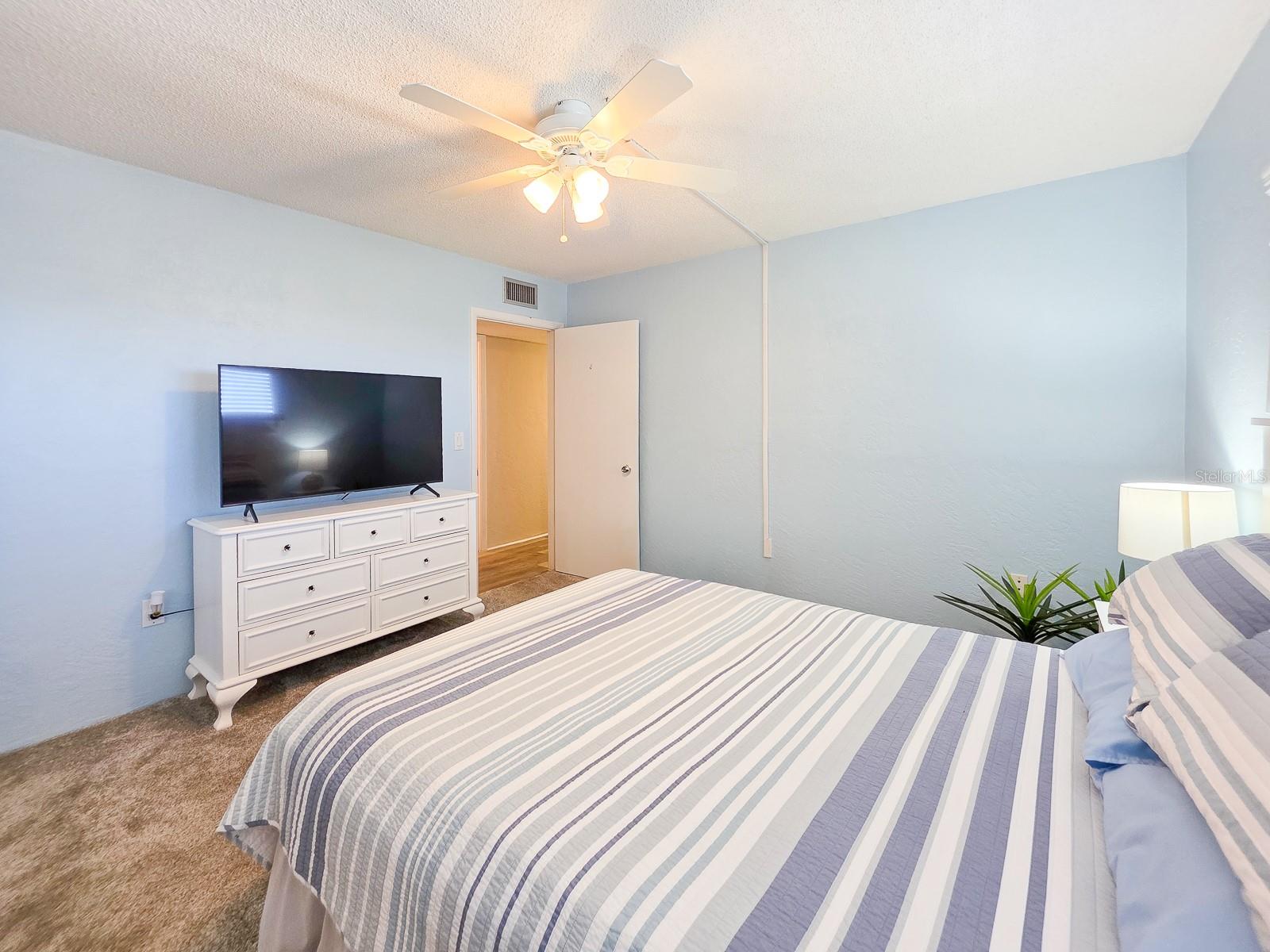 Image 23 of 58 For 3606 Peninsula Drive 605