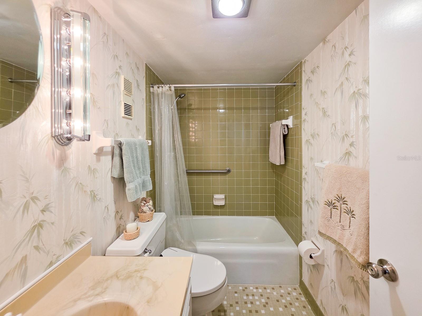 Image 24 of 58 For 3606 Peninsula Drive 605